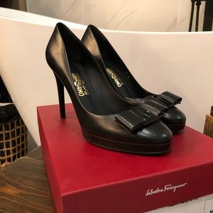 COPY - Ferragamo Osimo Pump with Vera Bow - Size 7